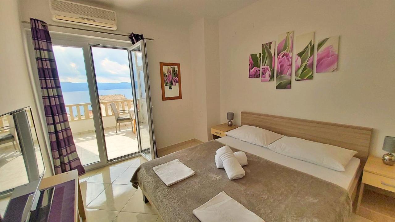 Apartments Nemira Omis Exterior photo
