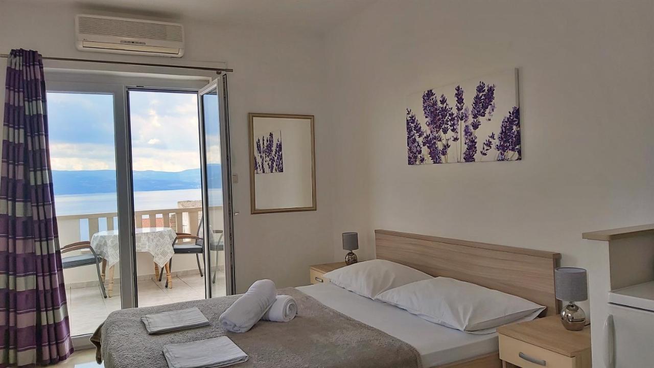 Apartments Nemira Omis Exterior photo